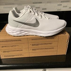 Size 9 Womens- Nike Revolution 6 Next Nature White Pure Platinum 2021